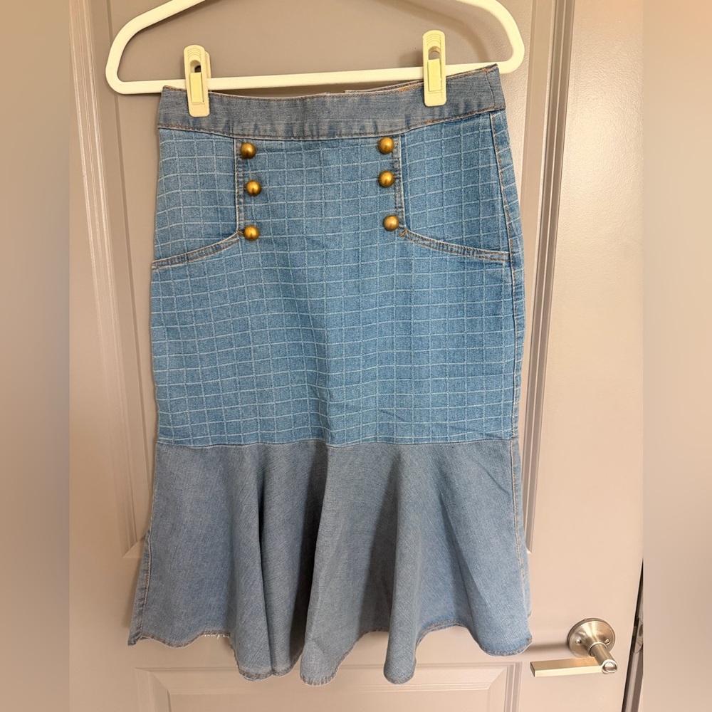 Chic Denim Skirt with Gold Button Accents